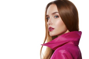 Güzellik seksi kadın makyaj dudak glam pembe pelerin 