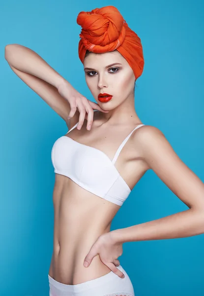 Piękna sexy kobieta w bieliźnie idealne ciało kształt makijaż — Zdjęcie stockowe