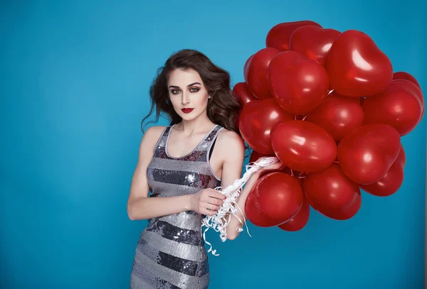 Beauty sexy woman with red heart baloon Valentines day birthday — Stock Photo, Image