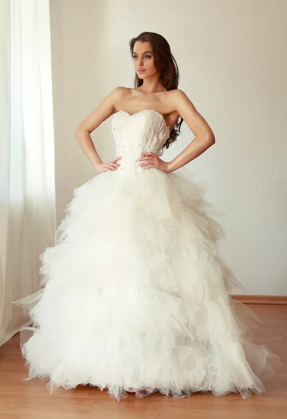 Beautiful bride in white wedding dress mariage — Stock Photo, Image