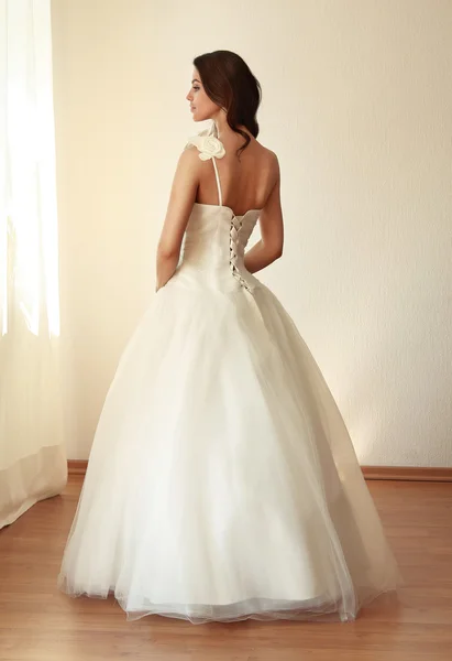 Hermosa novia en vestido de novia blanco mariage — Foto de Stock