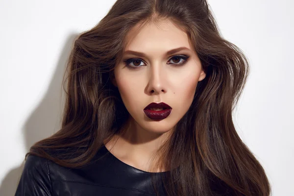 Beautiful sexy woman color makeup bordo lips dark eyes cosmetics — Stock Photo, Image