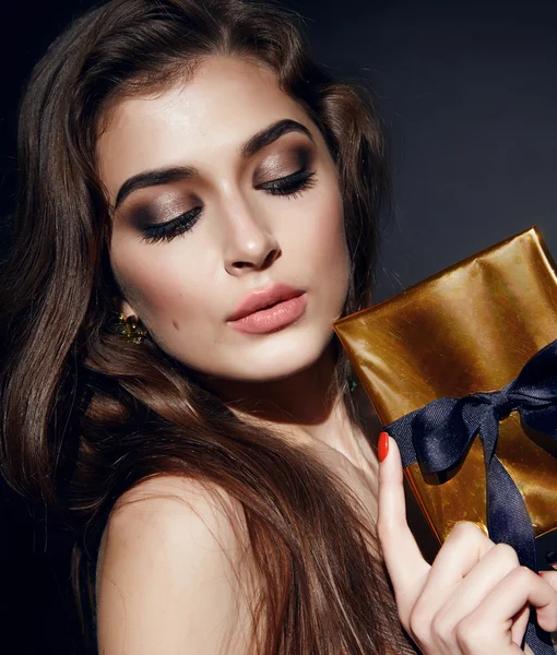 Beautiful sexy woman brunett evening makeup with box present — Stock Photo, Image