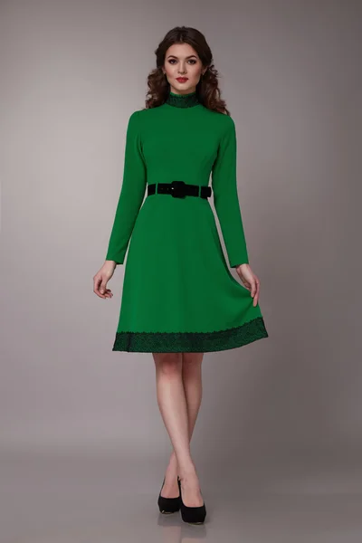 패션에서은 섹시 한 아름다움 비즈니스 여자 드레스 완벽 한 슬림 바디 — 스톡 사진
