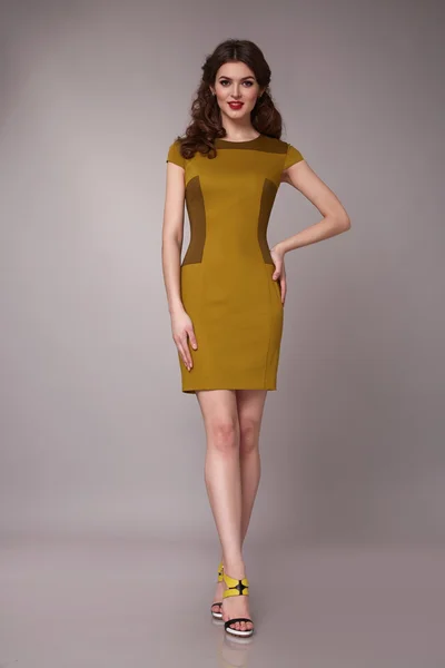 Sexy mulher de negócios de beleza no vestido de moda corpo magro perfeito — Fotografia de Stock