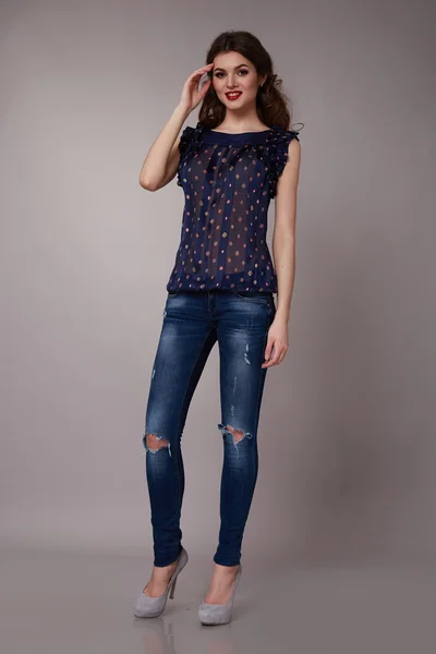 Mooie sexy vrouw dragen jeans denim — Stockfoto