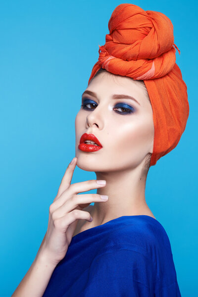 Красивая сексуальная женщина макияж маникюр спа салон красоты
 