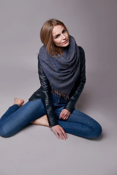 Vacker sexig modell kvinna i casual kläder katalog insamling — Stockfoto
