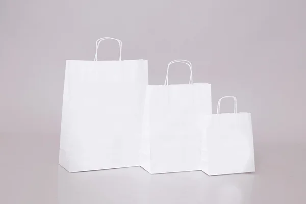 Beyaz kağıt çanta alışveriş satış İndirim Dükkanı ve mağaza — Stok fotoğraf