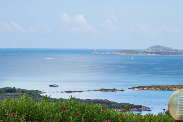 Vackra sommar Visa havet stranden mountain Italia — Stockfoto