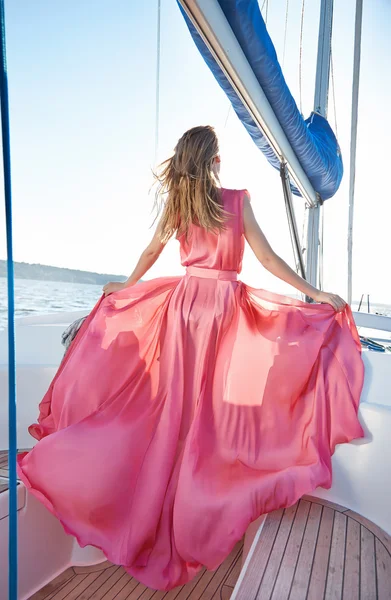 Beautiful sexy brunette girl in dress makeup summer trip yacht — Stockfoto