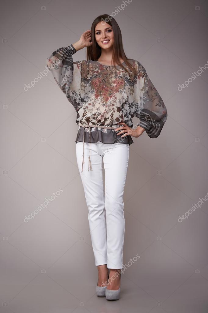 Belleza moda ropa casual colección mujer fotografía © Iniraswork #78609706 | Depositphotos