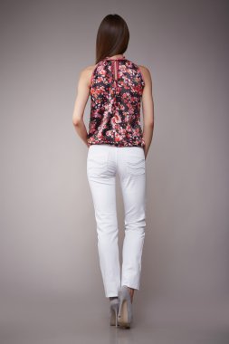 Güzellik moda giysiler casual koleksiyonu kadın modeli esmer