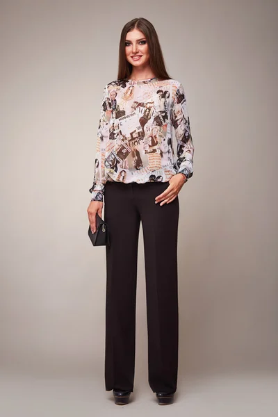 Bellezza moda abiti casual collezione donna modello bruna — Foto Stock