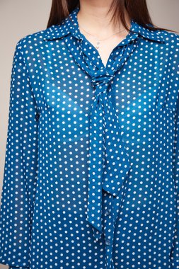 Güzellik moda giysiler casual koleksiyonu kadın modeli esmer