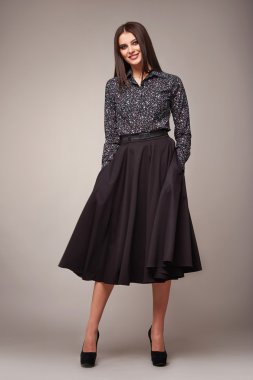 Güzellik moda giysiler casual koleksiyonu kadın modeli esmer