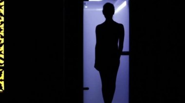 Bir spor fiziği ince rakam ile güzel genç seksi sarışın kız sinsi takım yoga egzersizleri fitness yapıyor pilates mükemmel vücut şekli hamle rahatlatır