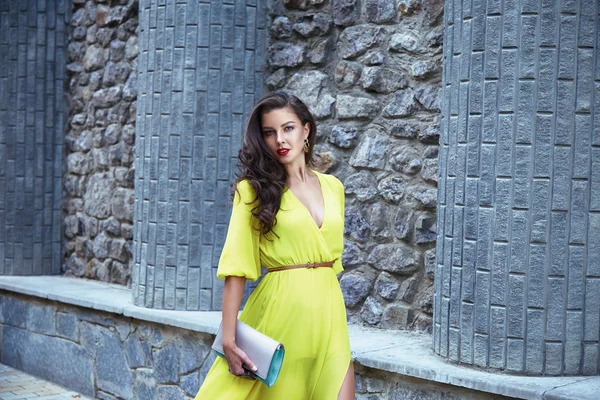 Beautiful sexy brunette woman walk silk dress party street — Stockfoto
