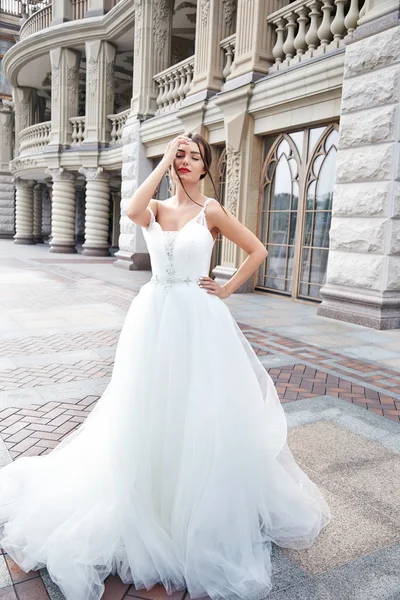 Beautiful young woman sexy brunette bride in a luxury white wedding dress the nature Castle Summer happiness awaits the groom before the wedding ceremony — Stock Photo, Image