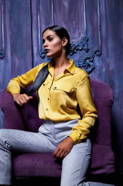 Güzel seksi kadın elbise moda stil giyim sonbahar sonbahar