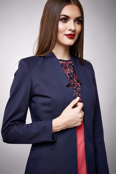 Schoonheid mode kleding casual collectie vrouw model brunette — Stockfoto