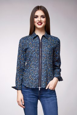 Güzellik moda giysiler casual koleksiyonu kadın modeli esmer