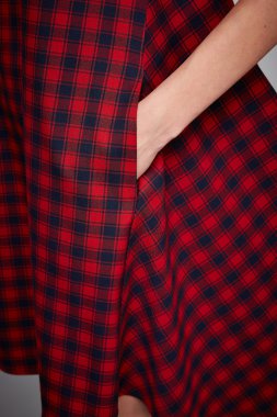 Uzun saçlı esmer mükemmel spor ince rakam olan güzel seksi kadın vücut makyaj giyen bir elbise takım elbise etek koleksiyonu katalog gömlek stil moda aksesuarları mağaza satış iş kadını tabaklanmış