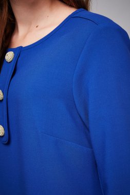 Uzun saçlı esmer mükemmel spor ince rakam olan güzel seksi kadın vücut makyaj giyen bir elbise takım elbise etek koleksiyonu katalog gömlek stil moda aksesuarları mağaza satış iş kadını tabaklanmış