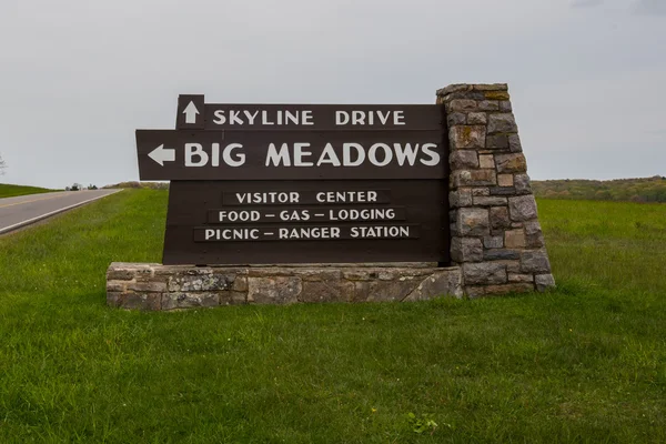 Big Meadows Sign in Shenanodah National Park — Stock Photo, Image