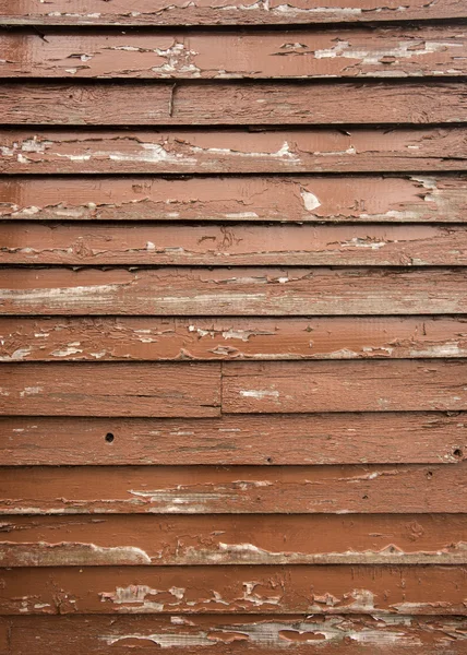 Braune Farbe blättert auf hölzernem Abstellgleis — Stockfoto