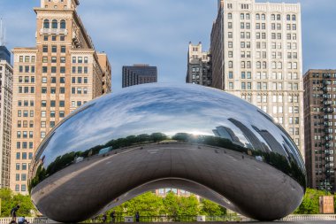 Cloud Gate heykel sabahın erken saatlerinde