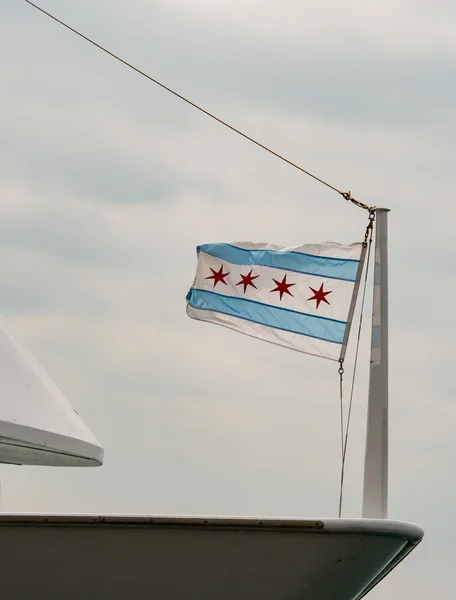 Malé Chicago vlajka na přídi lodi — Stock fotografie