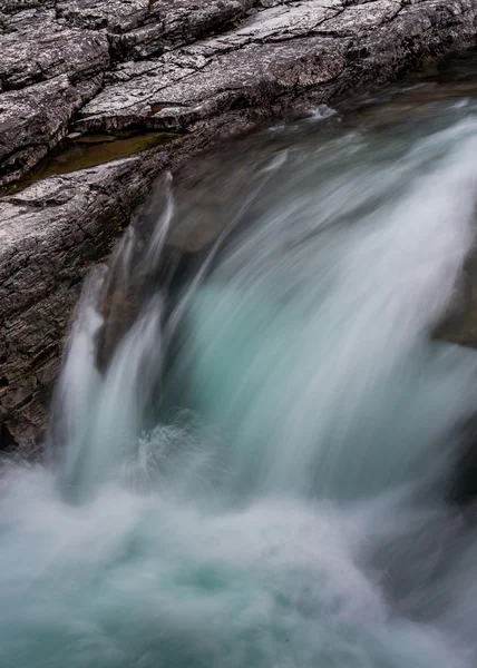 Liten Cascade på Mcdonald Falls — Stockfoto
