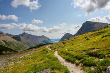 Highline Trail Rüzgarları Montana 'da Vahşi Doğada