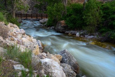 Nehrin Altında, Köprünün Altında Uzun Maruziyet