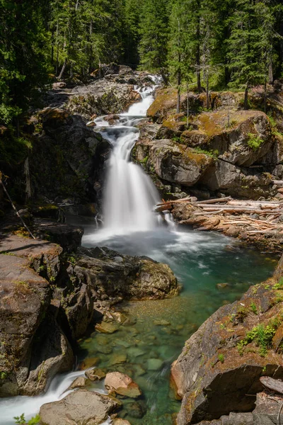 Silver Falls Cai Sobre Cliff Deserto Washington — Fotografia de Stock