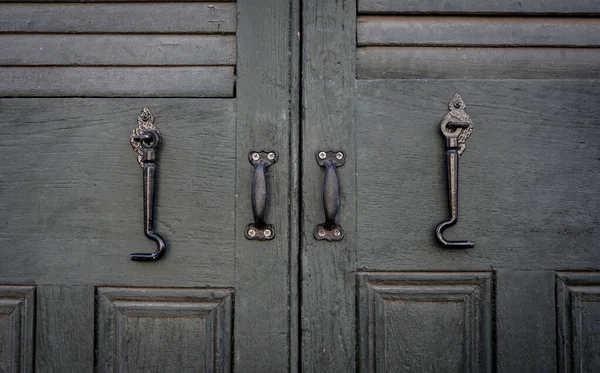 Haki Migawkowe Szczegóły Szare Malowane Drzwi — Zdjęcie stockowe