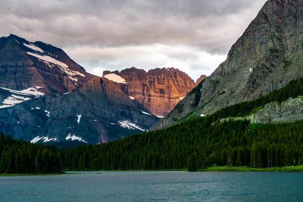 Sun Lights Back Wall Swiftcurrent Lake — Stock Photo, Image