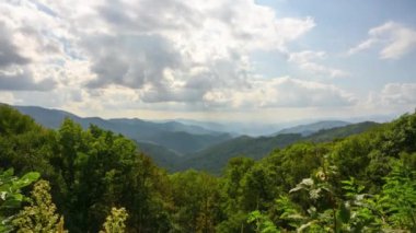 Zaman Hızı Parkway Bulutları Dans Ediyor