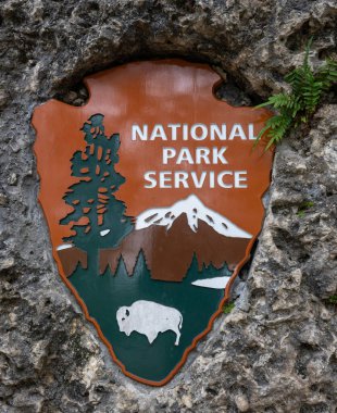 Everglades Ulusal Parkı, ABD: Taş duvarda Ulusal Park Arrowhead Tabelası