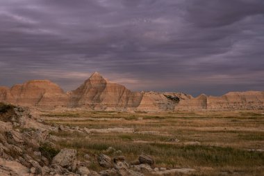 Güney Dakota 'daki Çorak Topraklar Üzerinde Hızlı Gündoğumu Bulutları