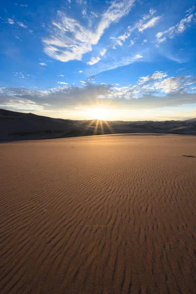 Zonsopgang Blauwe Lucht Boven Duinrimpels Het Great Sand Dunes National — Stockfoto