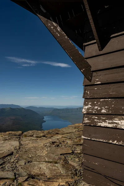 Brown Fire Tower Mirador Con Lago Mcdonald Abajo Parque Nacional —  Fotos de Stock