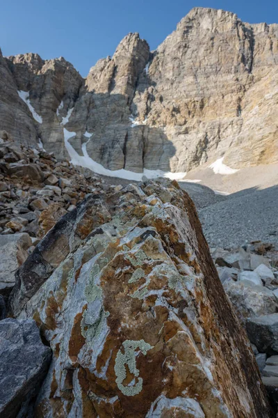 Личен Покрытый Скалой Имитирует Пик Уилера Расстоянии Национальном Парке Грейт — стоковое фото