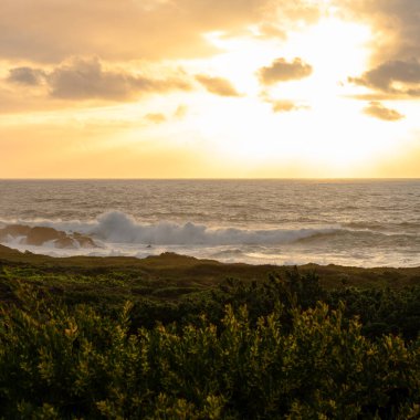 Büyük Sur Sahili 'nden Pasifik Okyanusu' nda Gün Batımı Kayboluyor
