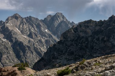 Grand Teton 'daki Jagged Dağları' nın Katmanları
