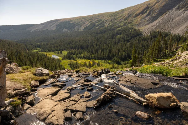 Água Flui Sobre Rochas Vale Lago Isabelle Nas Montanhas Colorado — Fotografia de Stock