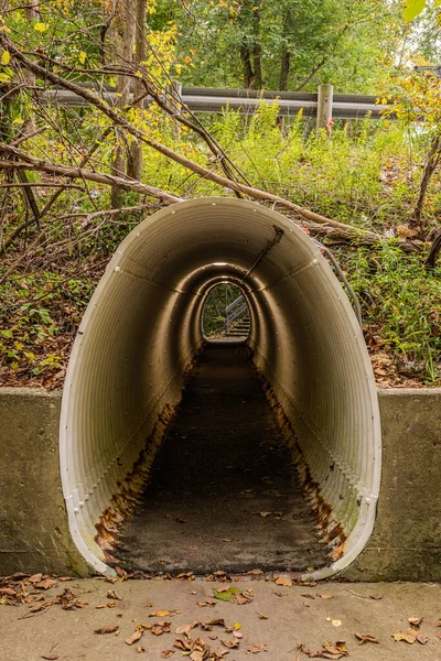 Egg Shaped Walking Tunnel Passes Road Cuyahoga Valley National Park — 스톡 사진