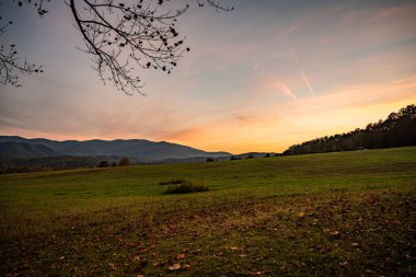 Great Smoky Dağları Ulusal Parkı 'nda Sunset' te Cades Koyu 'nda Sonbahar