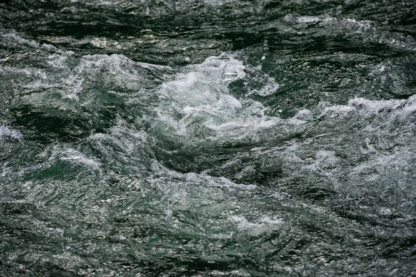 Rapids Yellowstone Rzeka Crash Wokół Siebie Niskiego Kąta Widzenia — Zdjęcie stockowe